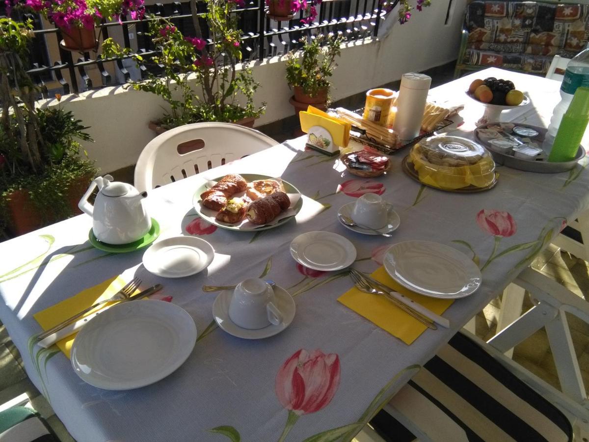 La Castellese Bed & Breakfast *